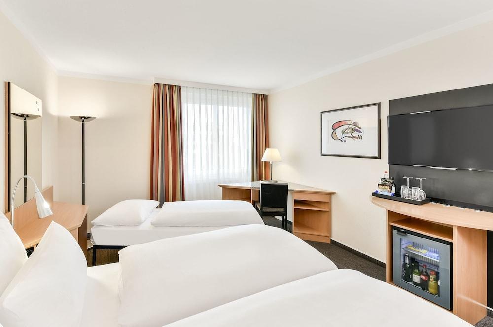 Nh Muenchen Airport Hotel 4*