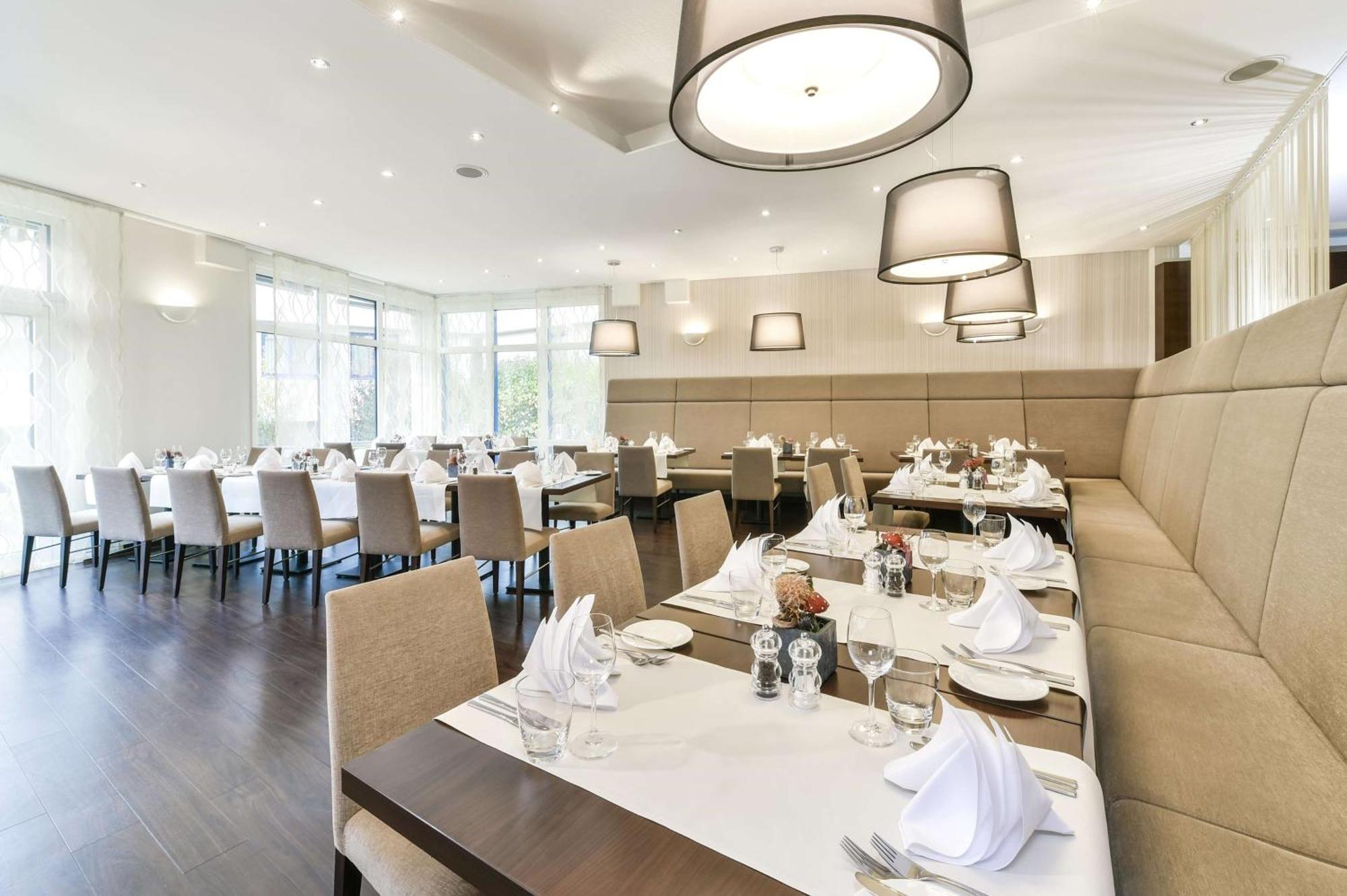 Nh Muenchen Airport Hotel 4*